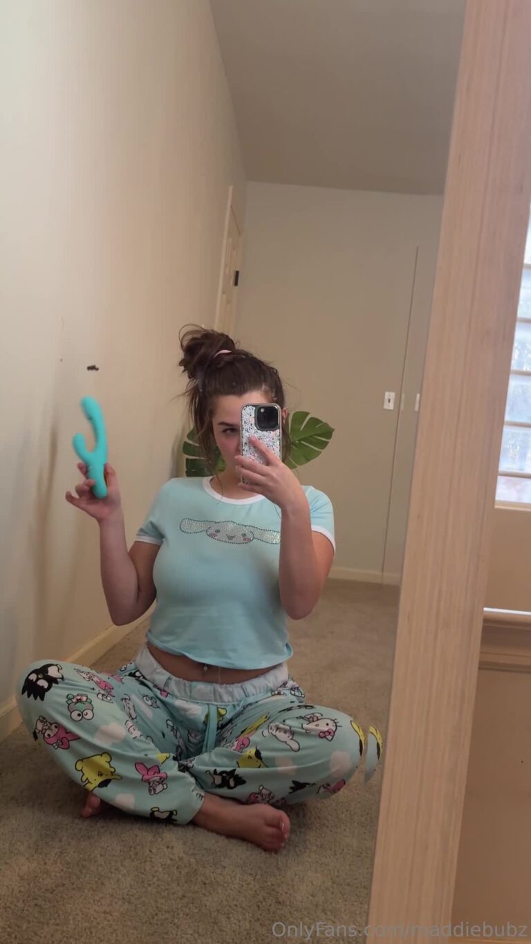Maddie May Know AS BubbleBratz Mirror Masturbation Video Full HD