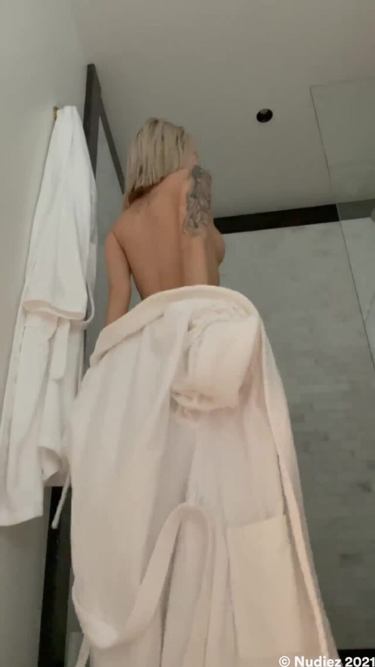 Layna Boo Dildo Fuck While Showering Video Full HD