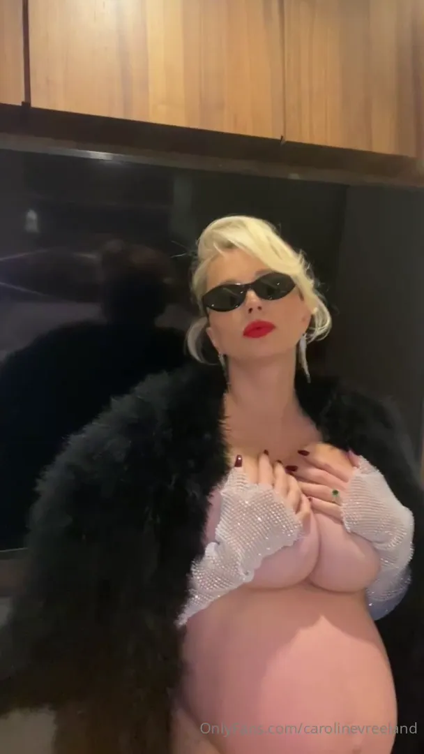 Caroline Vreeland onlyfans teasing video while pregnant
