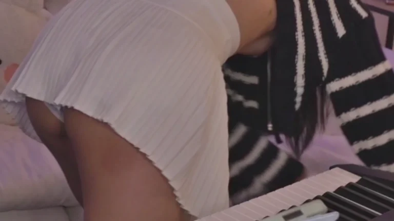 Emma Meili Emma Mei-Li underwear slip video