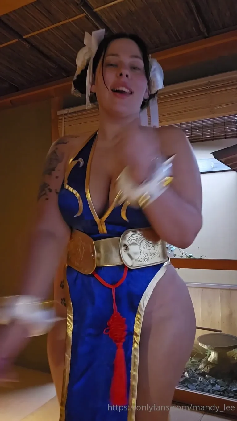 Mandy Lee aka tanlinepeach and mandyleewalks fucking a dildo and riding it dressed as chun li